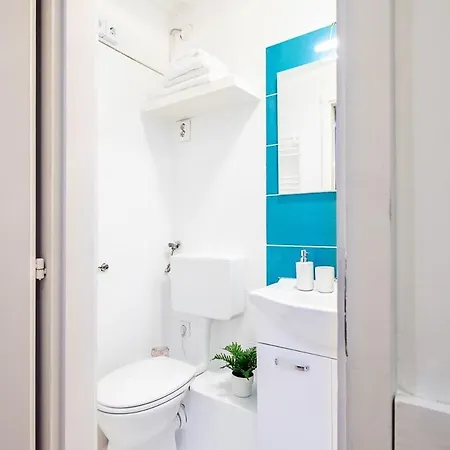 Charming Cozy Downtown Heaven For 2 *