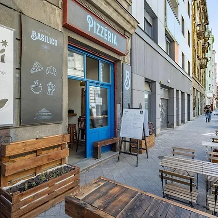 Апартаменты Charming Cozy Downtown Heaven For 2