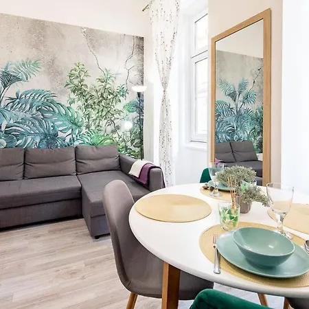 Charming Cozy Downtown Heaven For 2 *