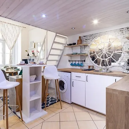 Апартаменты Charming Cozy Downtown Heaven For 2 Будапешт