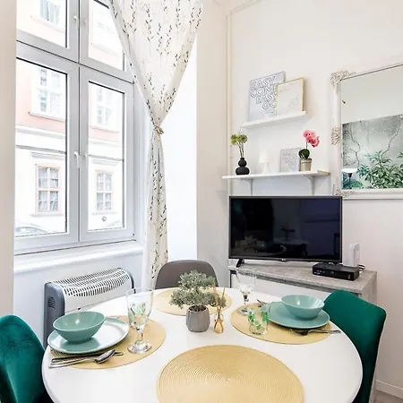 Апартаменты Charming Cozy Downtown Heaven For 2