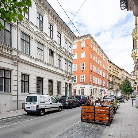 Charming Cozy Downtown Heaven For 2 布达佩斯