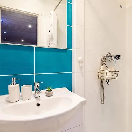 Charming Cozy Downtown Heaven For 2 *