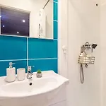 Charming Cozy Downtown Heaven For 2 *