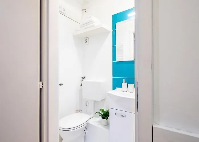 Charming Cozy Downtown Heaven For 2 *