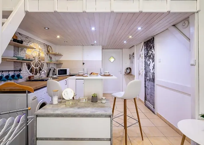 Apartment Charming Cozy Downtown Heaven For 2